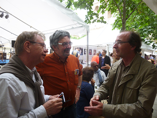 Philippe avec deux poètes belges au Marché de la poésie 2016